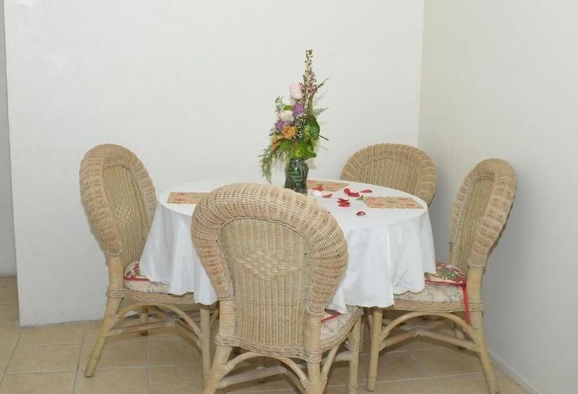 مسافرخانه Hilltop View Guesthouse