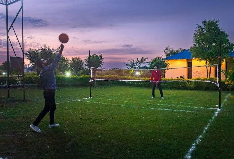 בית מלון כפרי Tusk And Roar Corbett Resort