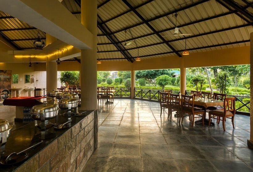 בית מלון כפרי Tusk And Roar Corbett Resort