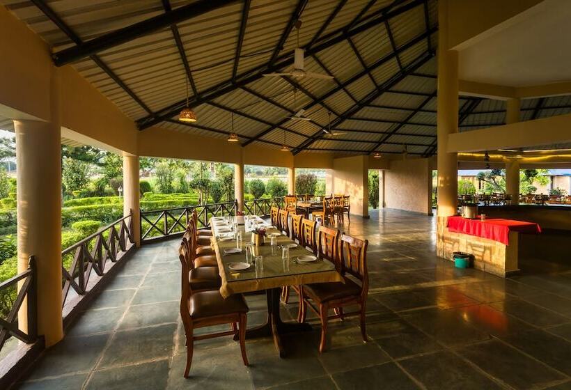 בית מלון כפרי Tusk And Roar Corbett Resort