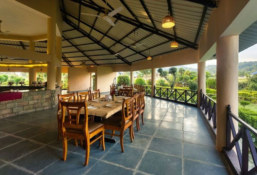 בית מלון כפרי Tusk And Roar Corbett Resort