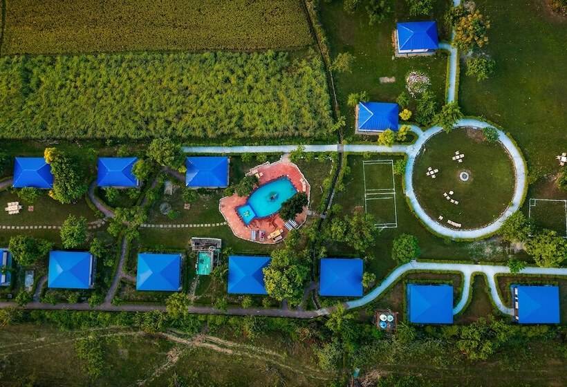 בית מלון כפרי Tusk And Roar Corbett Resort