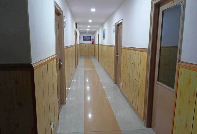 فندق The Grand Madhushala Shimla