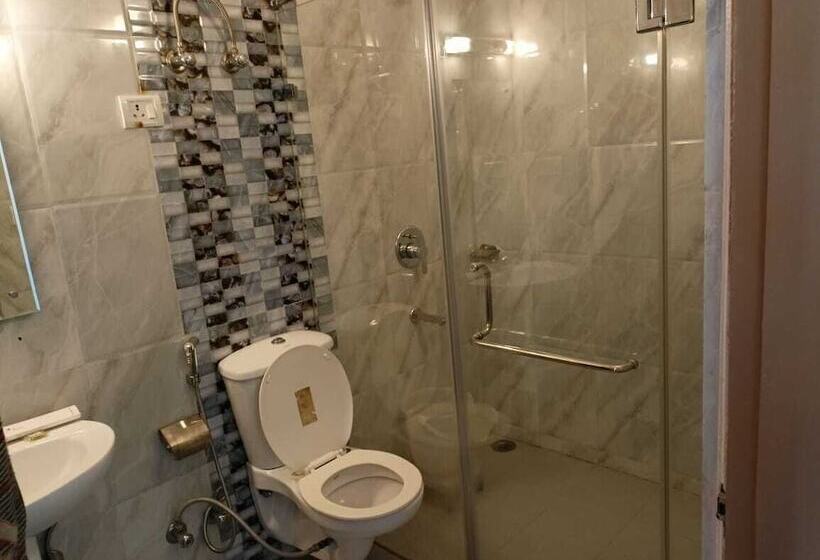 فندق The Grand Madhushala Shimla