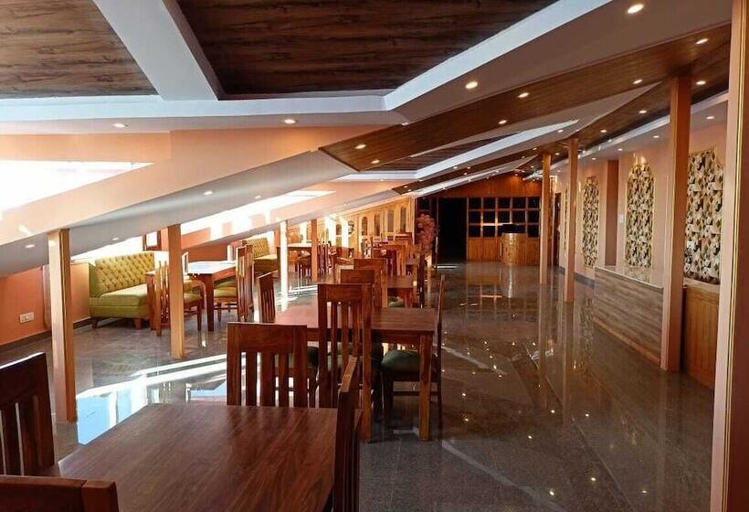 فندق The Grand Madhushala Shimla