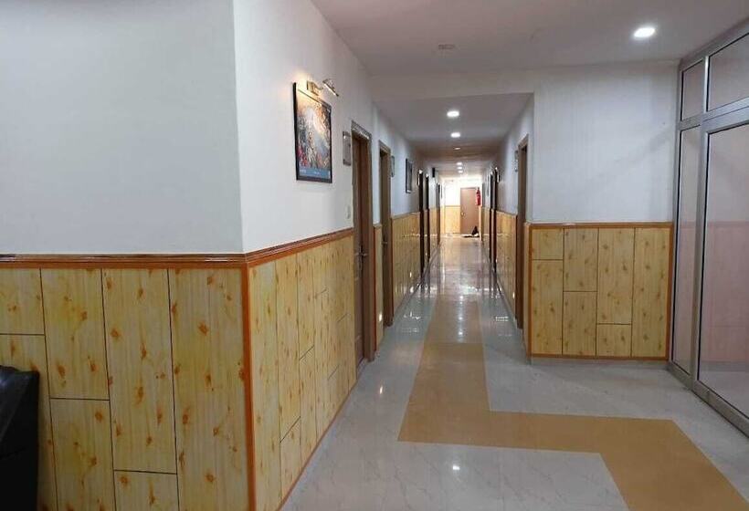 فندق The Grand Madhushala Shimla