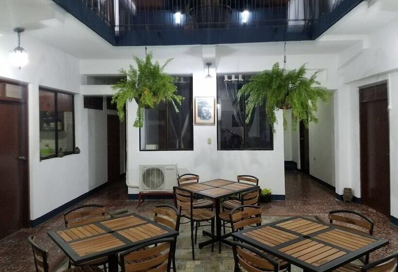 호스텔 El Portal 1610