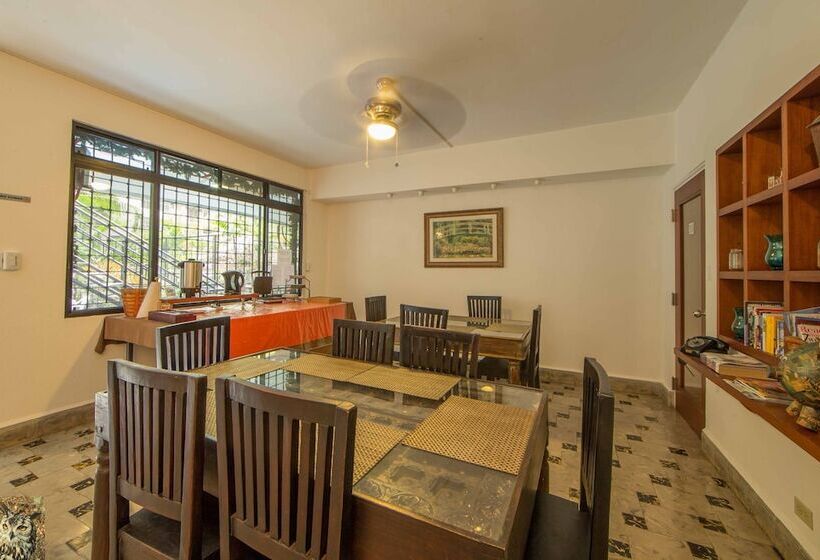 Общежитие Hostal Entre 2 Aguas