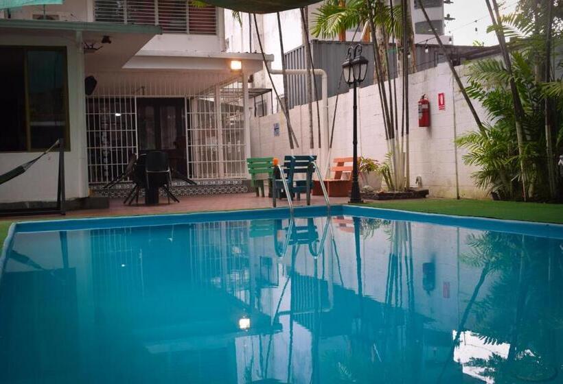 호스텔 Hostal Loco Coco Loco