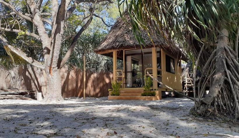 فندق صغير Mikadi Beach Camp & Backpackers