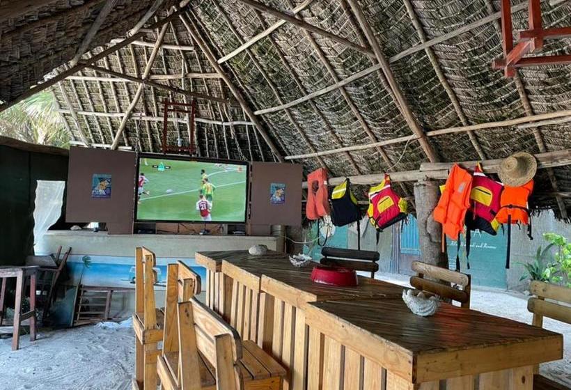 فندق صغير Mikadi Beach Camp & Backpackers