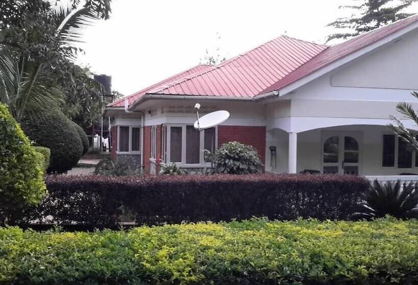 تختخواب و صبحانه Brownstone Country Home