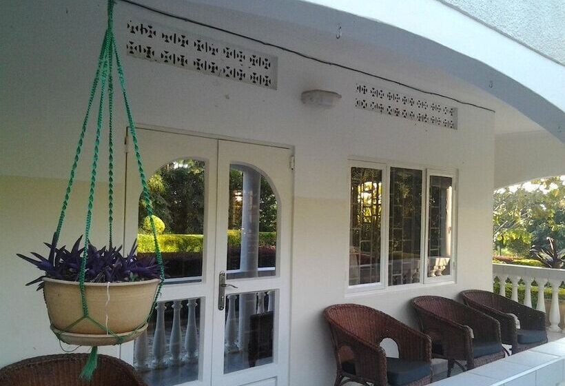 تختخواب و صبحانه Brownstone Country Home