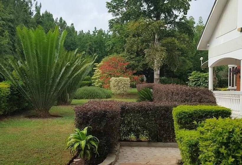 تختخواب و صبحانه Brownstone Country Home