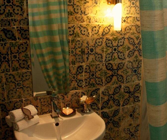 تختخواب و صبحانه La Chambre Verte