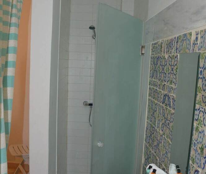 تختخواب و صبحانه La Chambre Verte