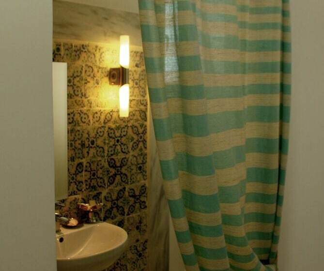 تختخواب و صبحانه La Chambre Verte