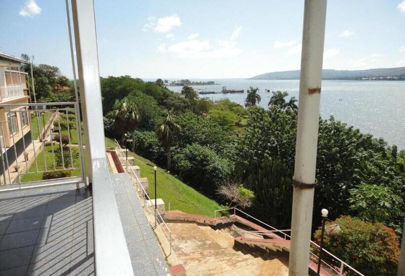 Brisk Hotel Triangle