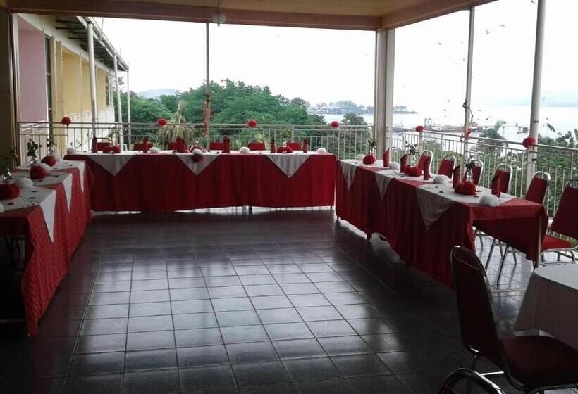 Brisk Hotel Triangle