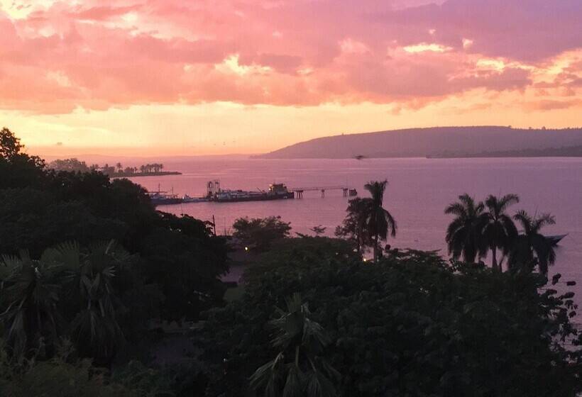 Brisk Hotel Triangle