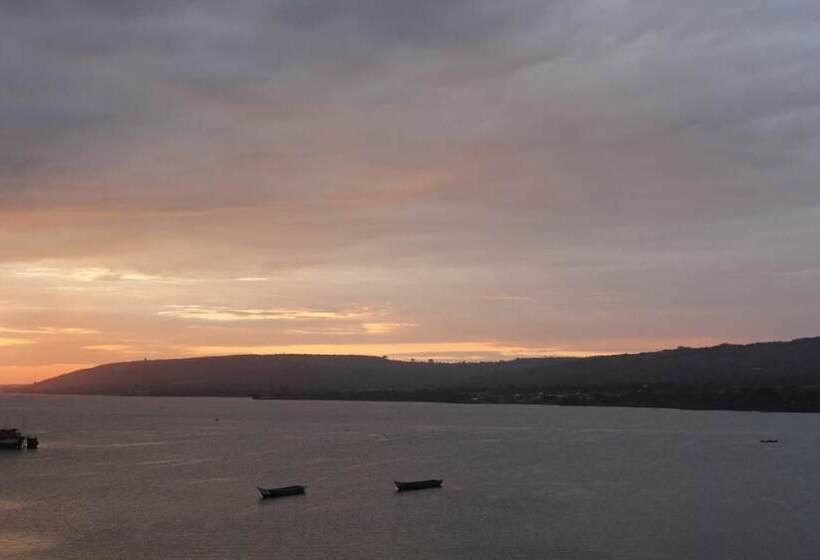 Brisk Hotel Triangle