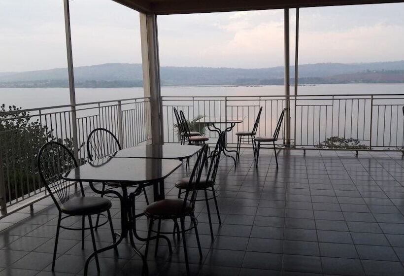 Brisk Hotel Triangle