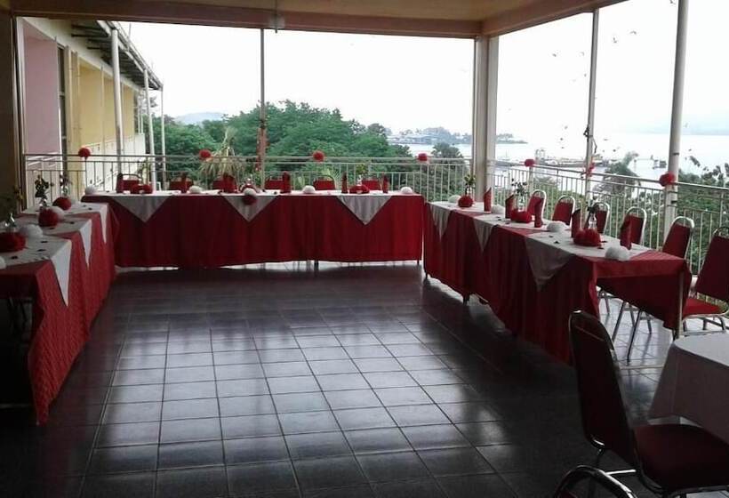 Brisk Hotel Triangle