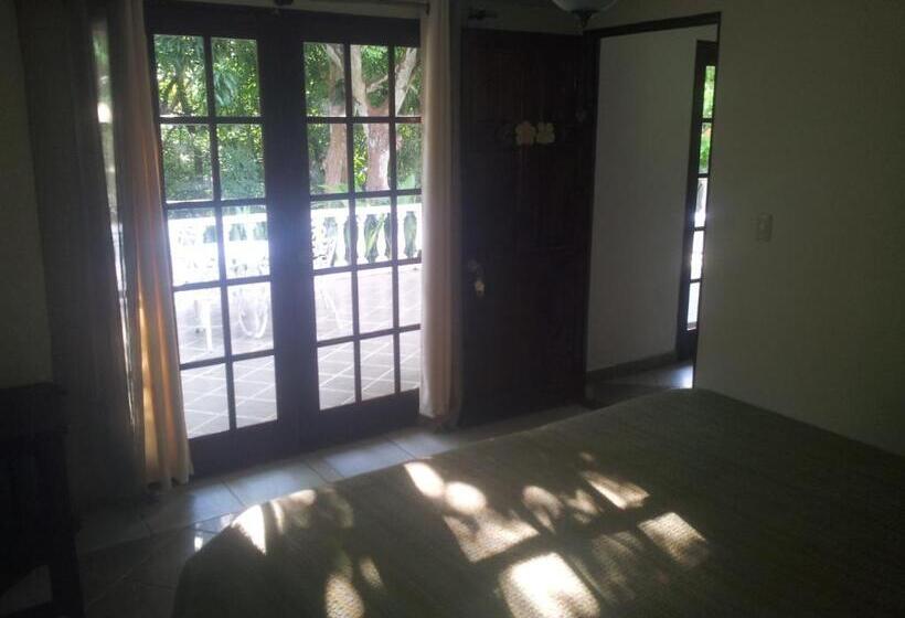 Hibiscus House Bed And Breakfast