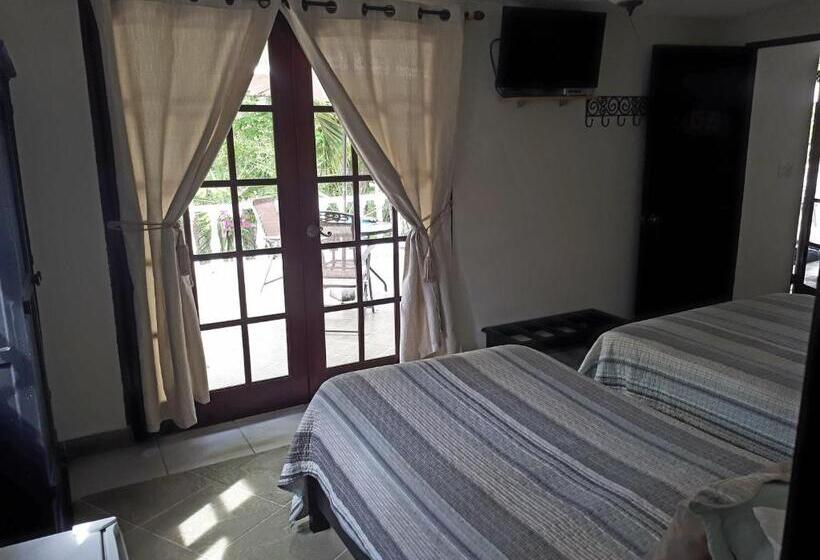 Hibiscus House Bed And Breakfast