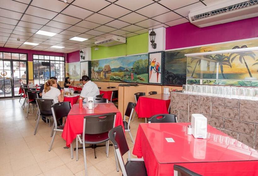 בית מלון כפרי Acapulco