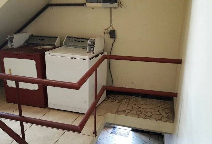 هتل Bar Restaurant Emergency 911 Sto Lk Group