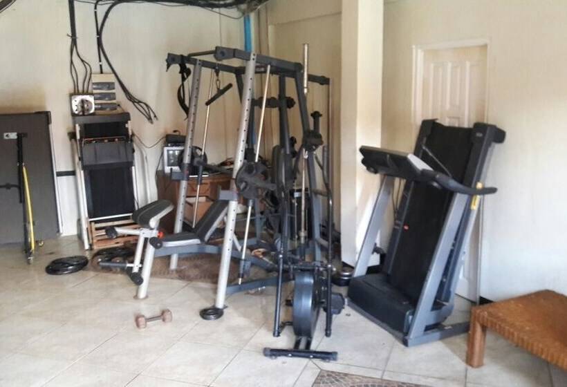 هتل Bar Restaurant Emergency 911 Sto Lk Group