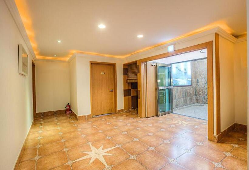 Hotel Geoje Jangseungpo Lighthouse