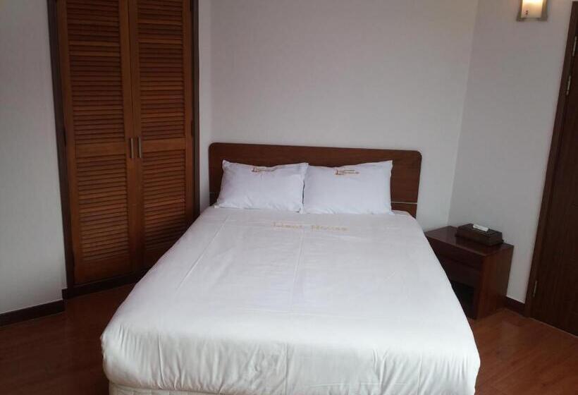 Hotel Geoje Jangseungpo Lighthouse