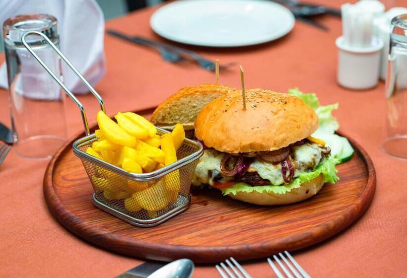 בית מלון כפרי Gold Crest