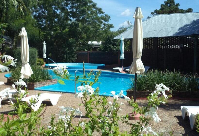 هتل Jardines De Dayman