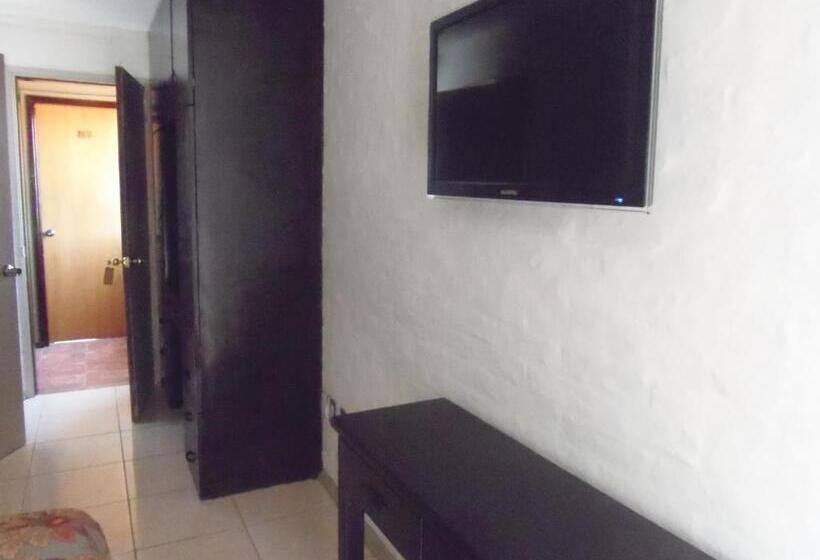 هتل Jardines De Dayman