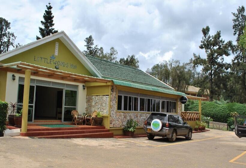 هتل Little Woods Inn
