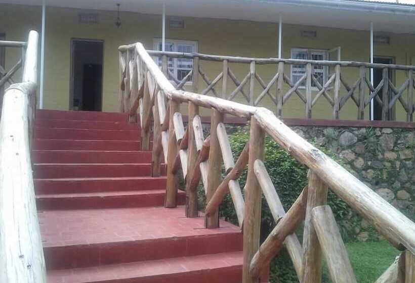 هتل Little Woods Inn