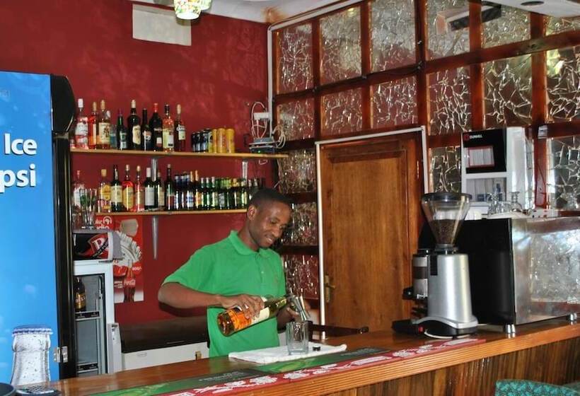 هتل Little Woods Inn