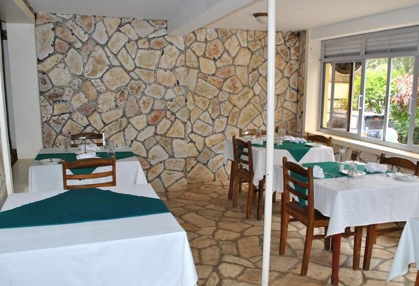 هتل Little Woods Inn