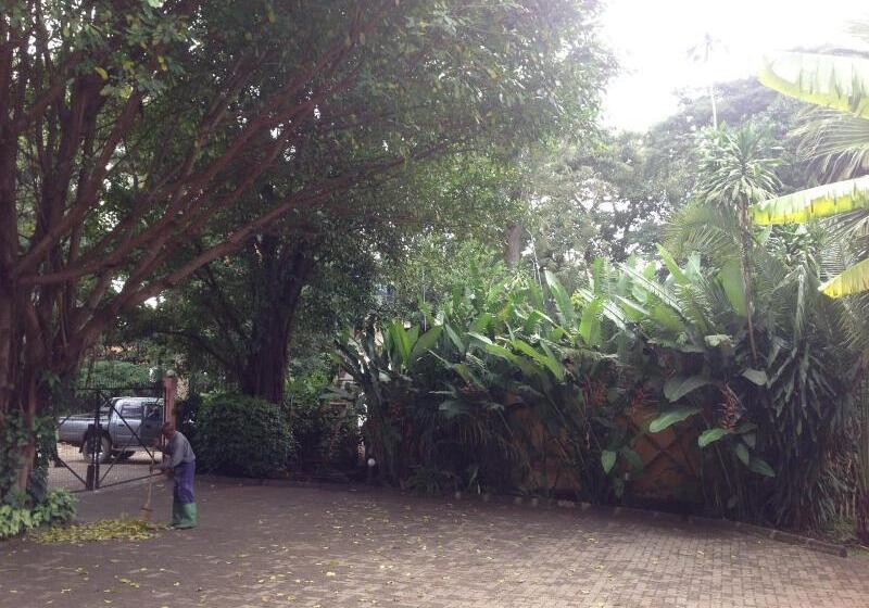 هتل Outpost Lodge