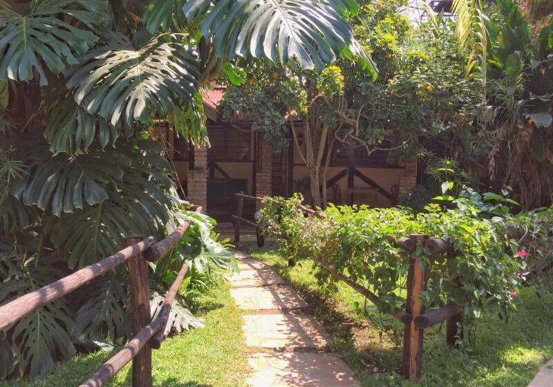 هتل Outpost Lodge