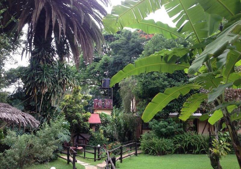 هتل Outpost Lodge