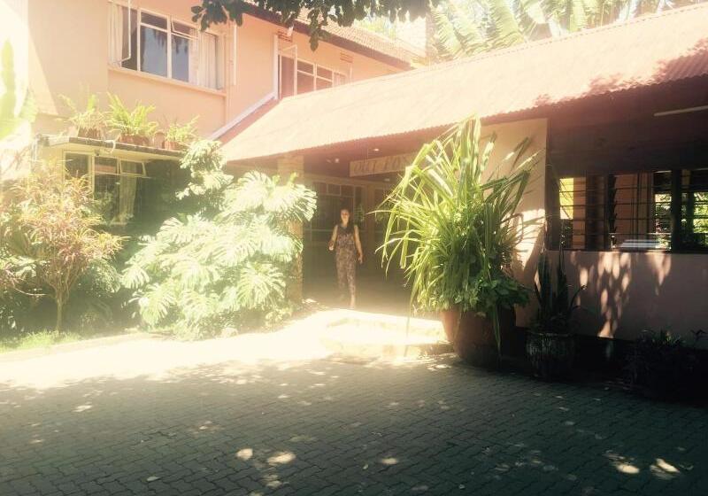 هتل Outpost Lodge