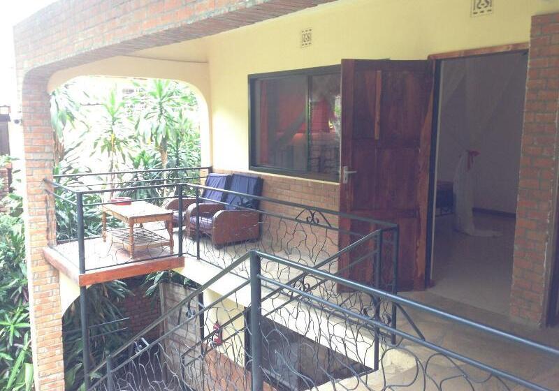 هتل Outpost Lodge