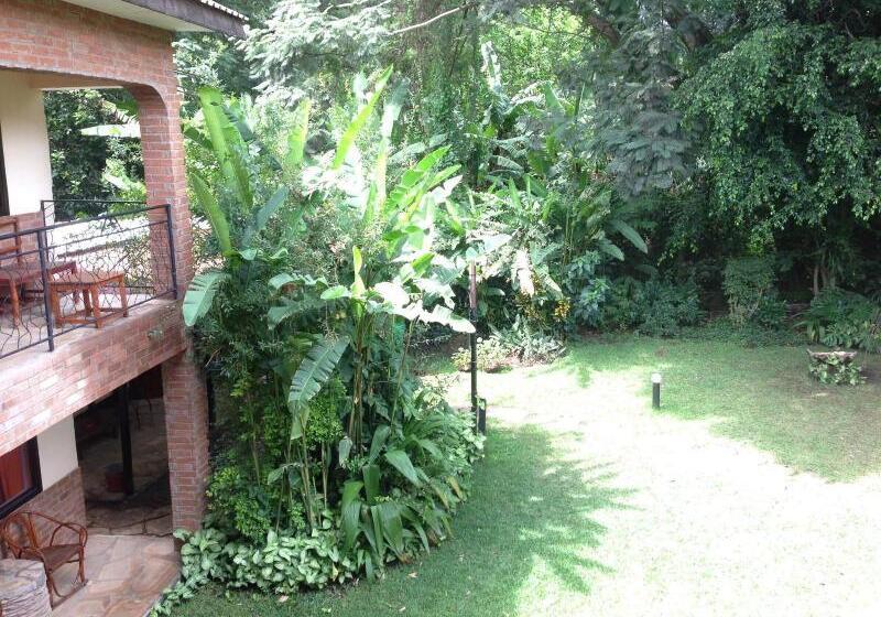 هتل Outpost Lodge