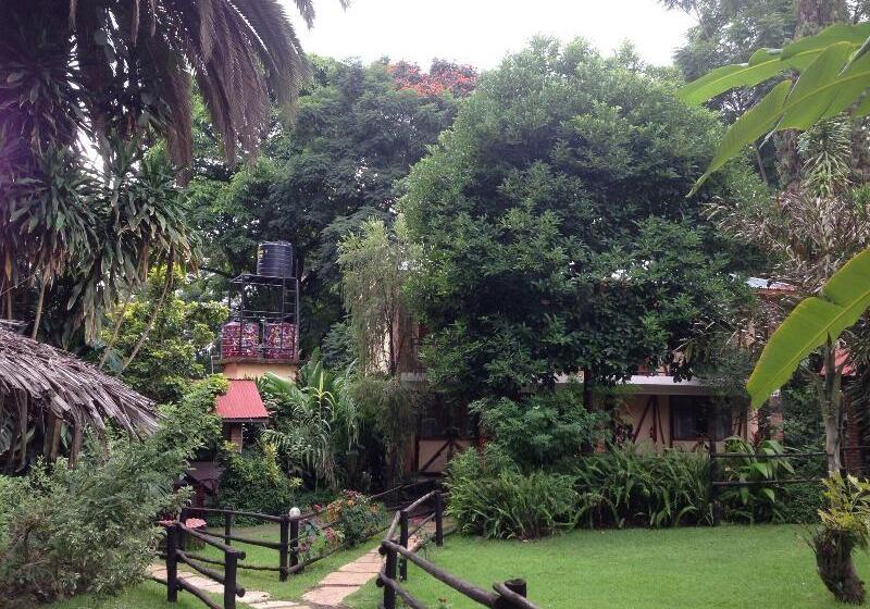 هتل Outpost Lodge