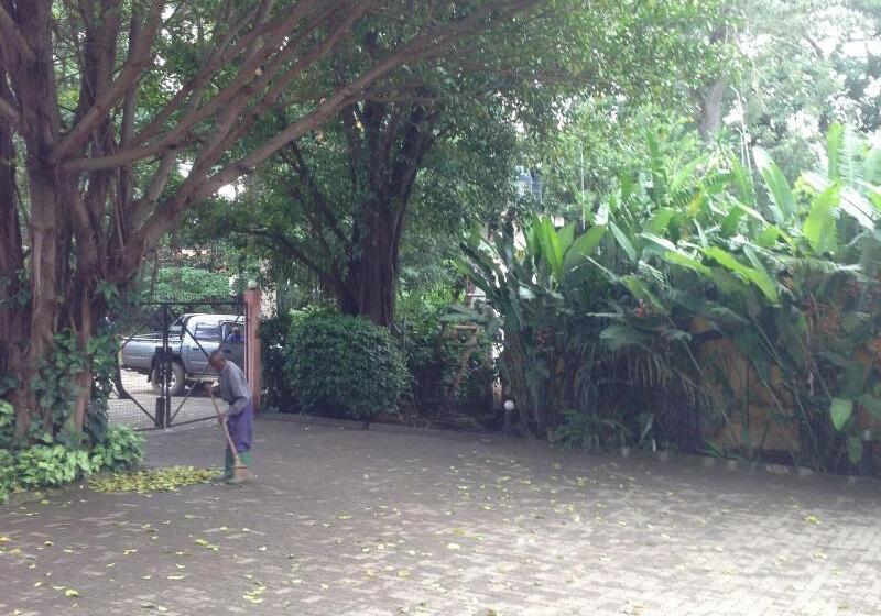 هتل Outpost Lodge