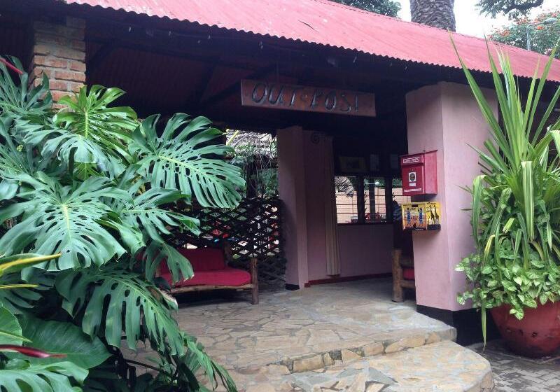 هتل Outpost Lodge